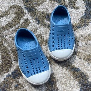 Unisex Kids shoes by Native c4 size